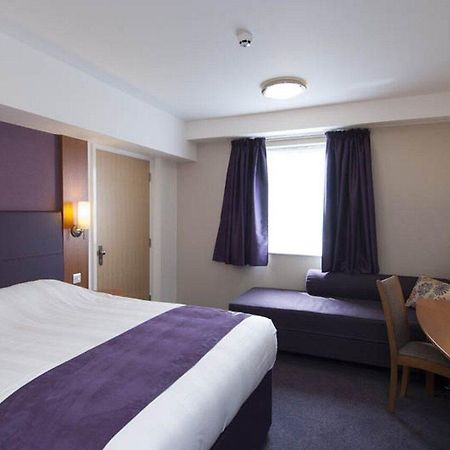 Premier Inn Brentwood Bagian luar foto