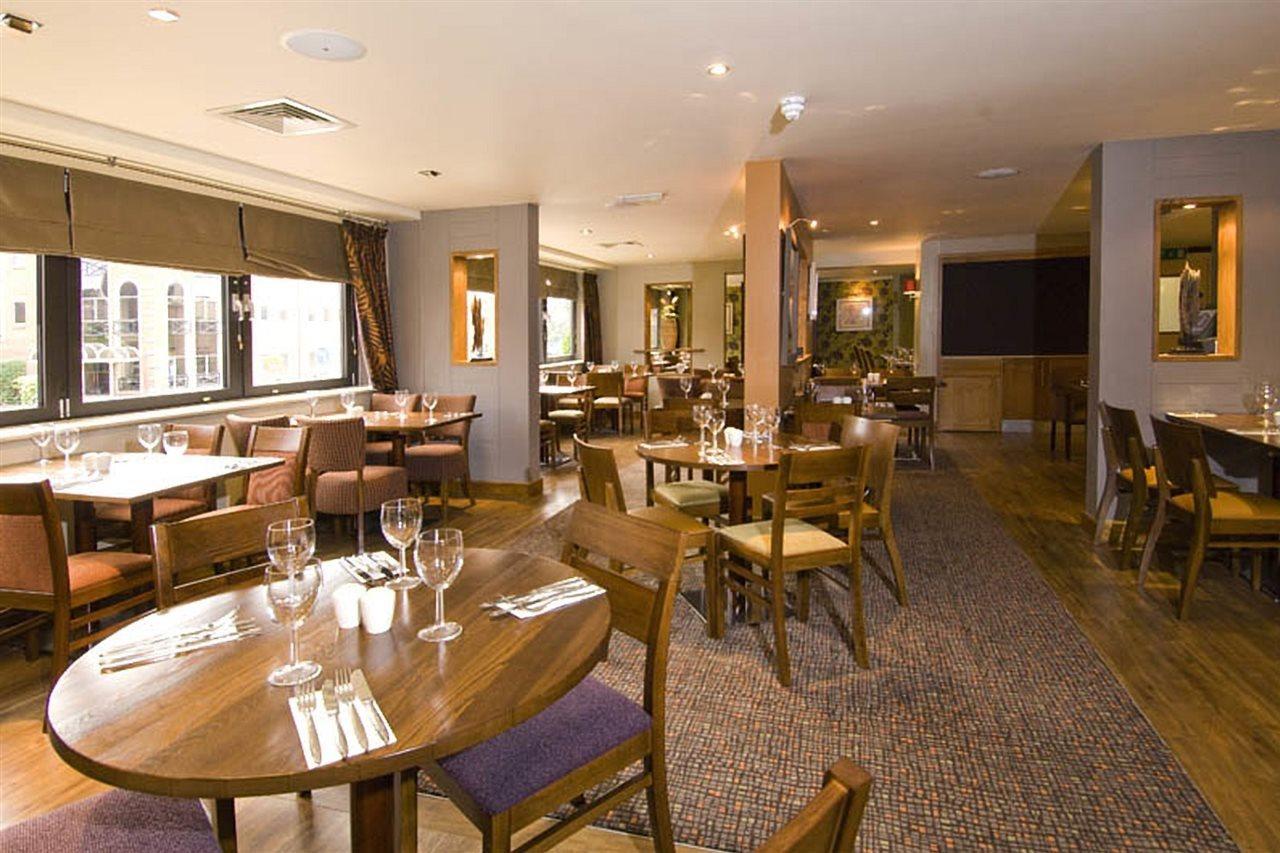 Premier Inn Brentwood Bagian luar foto