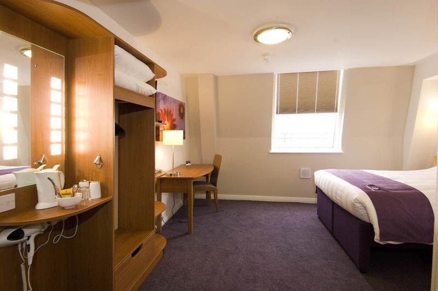 Premier Inn Brentwood Bagian luar foto