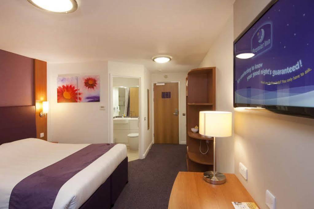 Premier Inn Brentwood Bagian luar foto