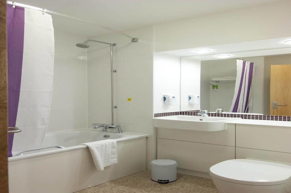 Premier Inn Brentwood Bagian luar foto