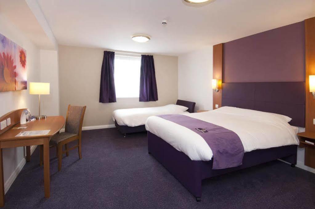 Premier Inn Brentwood Bagian luar foto