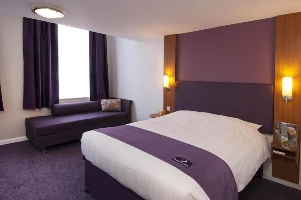 Premier Inn Brentwood Bagian luar foto