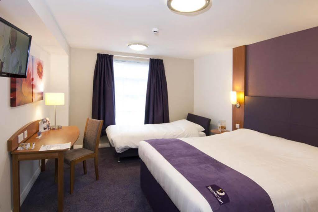 Premier Inn Brentwood Bagian luar foto
